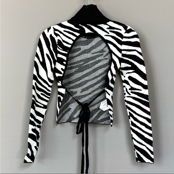 Nasty Gal Collection “Have You Herd” Zebra Backless Sweater size 6 ( medium) - Picture 7 of 7